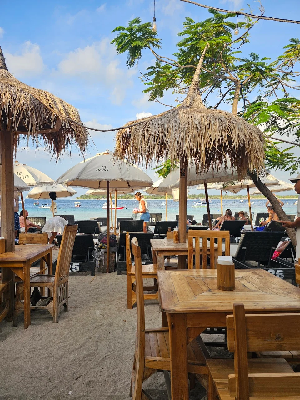 Makan Malam Tepi Laut